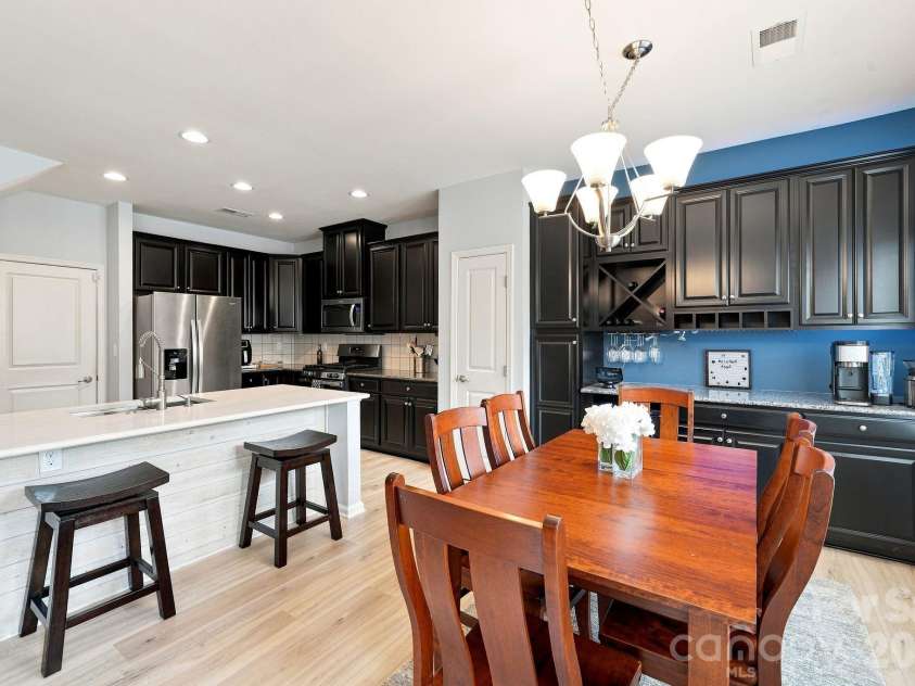 3610 Dolly Madison Road, Charlotte, NC 28208.  MLS# CAR4419185, YatesRealty ID 47622. Dining adjacent to kitchen
