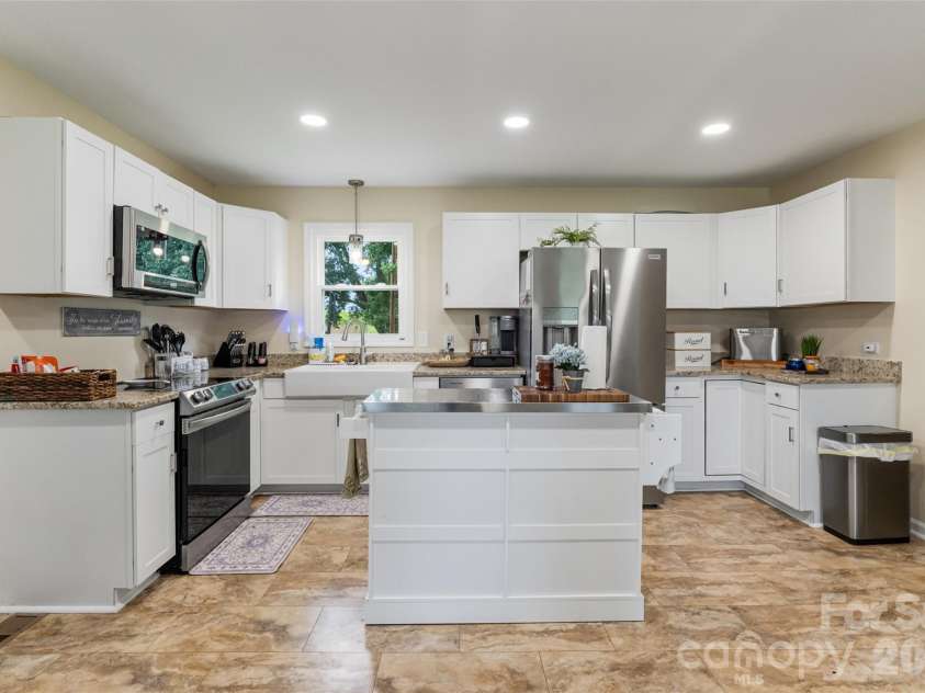6060 Lineberger Road, Sherrills Ford, NC 28673.  MLS# CAR4418055, YatesRealty ID 47624. 