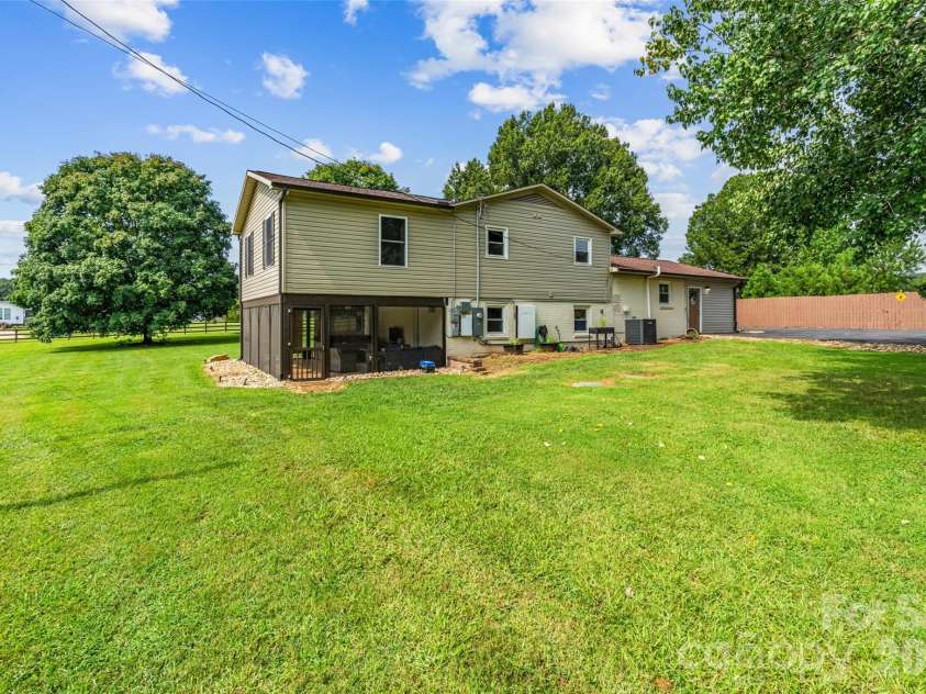 6060 Lineberger Road, Sherrills Ford, NC 28673.  MLS# CAR4418055, YatesRealty ID 47624. 