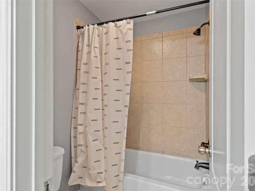 10515 Greenhead View Road, Charlotte, NC 28262.  MLS# CAR4406511, YatesRealty ID 47626. 