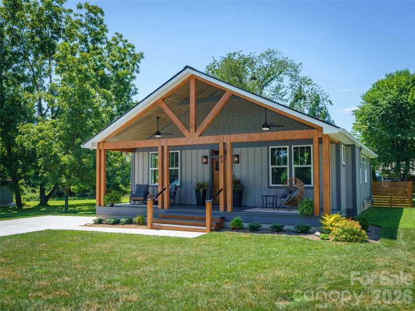 42 Summit Avenue, Brevard, NC 28712.  MLS# CAR4418916, YatesRealty ID 47627. 