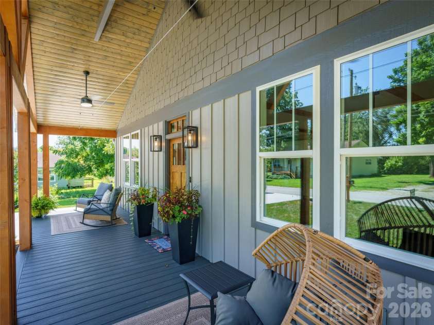 42 Summit Avenue, Brevard, NC 28712.  MLS# CAR4418916, YatesRealty ID 47627. 
