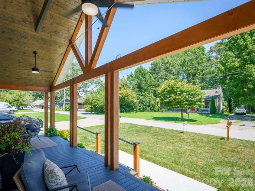 42 Summit Avenue, Brevard, NC 28712.  MLS# CAR4418916, YatesRealty ID 47627. 