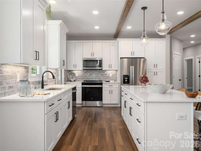 42 Summit Avenue, Brevard, NC 28712.  MLS# CAR4418916, YatesRealty ID 47627. 