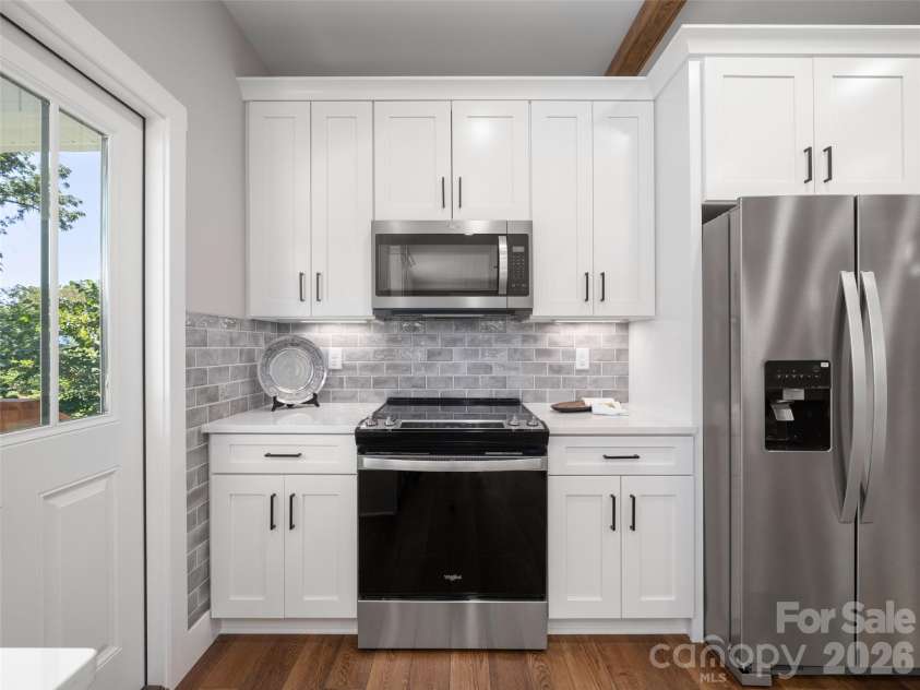 42 Summit Avenue, Brevard, NC 28712.  MLS# CAR4418916, YatesRealty ID 47627. 