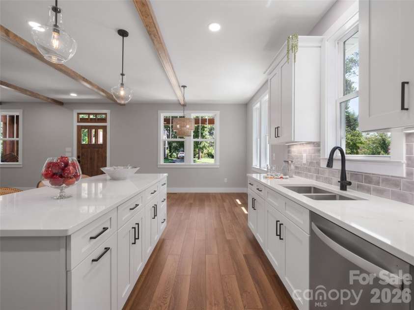 42 Summit Avenue, Brevard, NC 28712.  MLS# CAR4418916, YatesRealty ID 47627. 