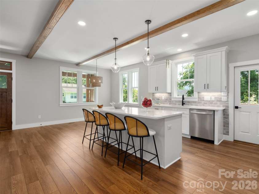 42 Summit Avenue, Brevard, NC 28712.  MLS# CAR4418916, YatesRealty ID 47627. 