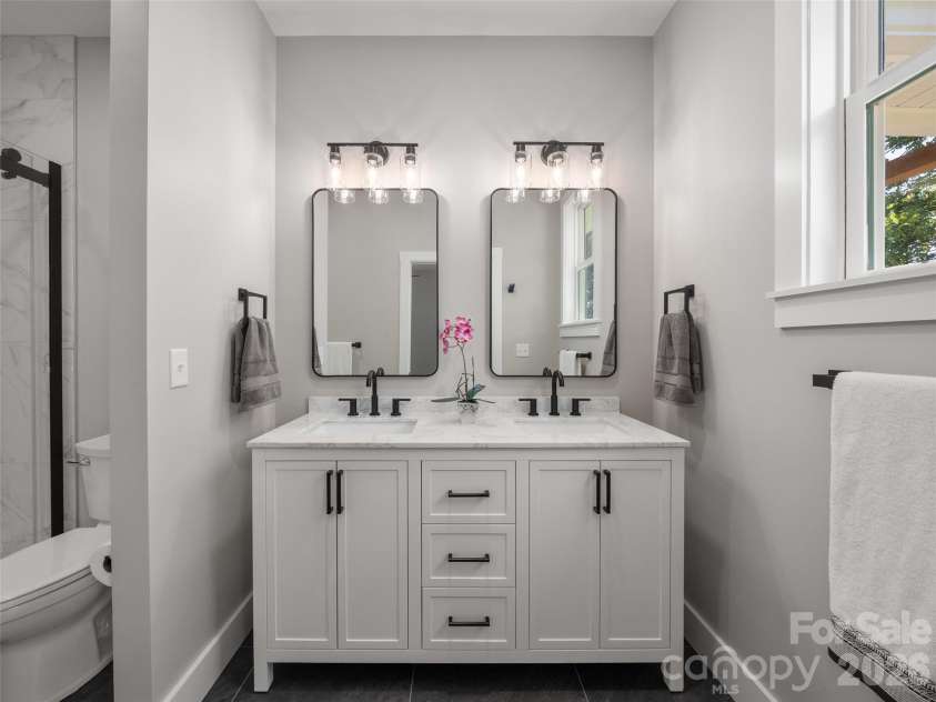 42 Summit Avenue, Brevard, NC 28712.  MLS# CAR4418916, YatesRealty ID 47627. 