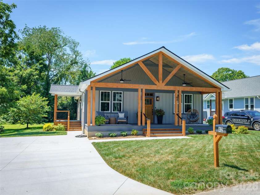 42 Summit Avenue, Brevard, NC 28712.  MLS# CAR4418916, YatesRealty ID 47627. 