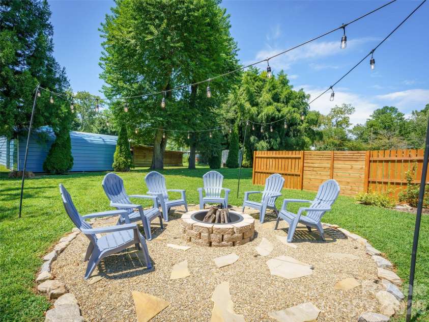 42 Summit Avenue, Brevard, NC 28712.  MLS# CAR4418916, YatesRealty ID 47627. 