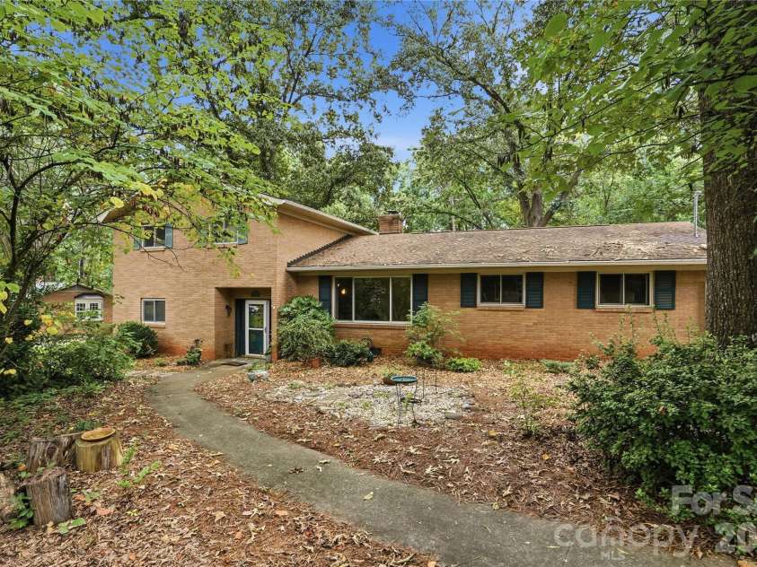 4819 Carousel Drive, Charlotte, NC 28212.  MLS# CAR4419426, YatesRealty ID 47628. 