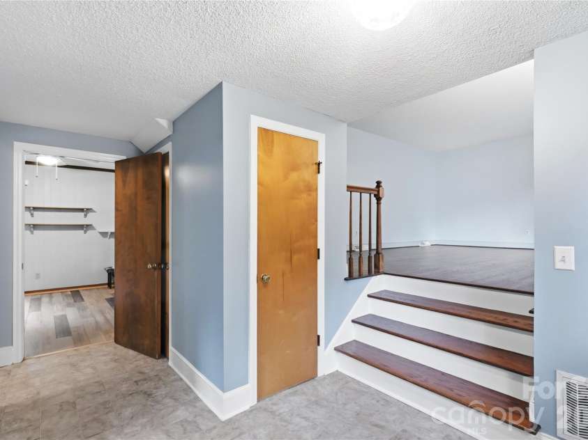 4819 Carousel Drive, Charlotte, NC 28212.  MLS# CAR4419426, YatesRealty ID 47628. 