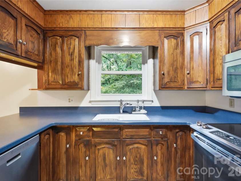 4819 Carousel Drive, Charlotte, NC 28212.  MLS# CAR4419426, YatesRealty ID 47628. 