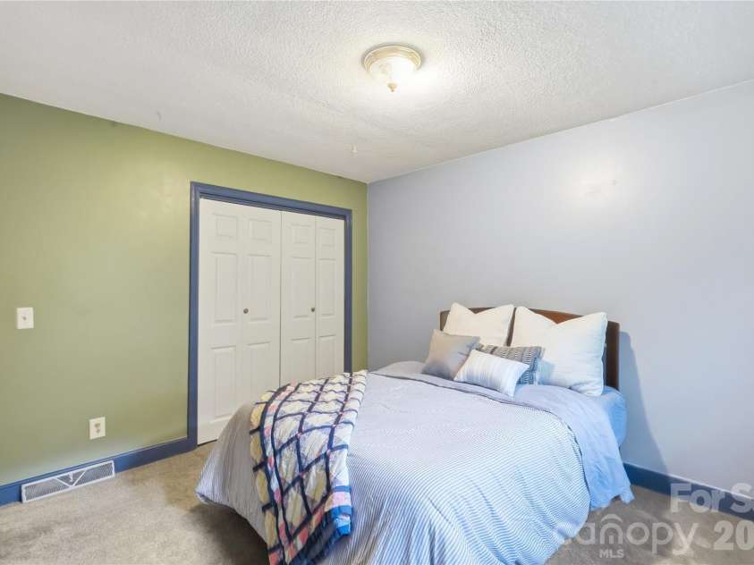 4819 Carousel Drive, Charlotte, NC 28212.  MLS# CAR4419426, YatesRealty ID 47628. 