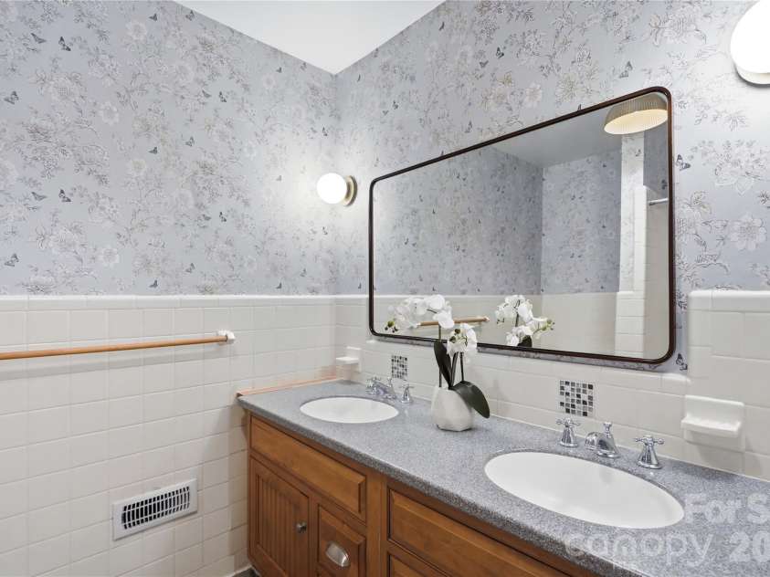 4819 Carousel Drive, Charlotte, NC 28212.  MLS# CAR4419426, YatesRealty ID 47628. 