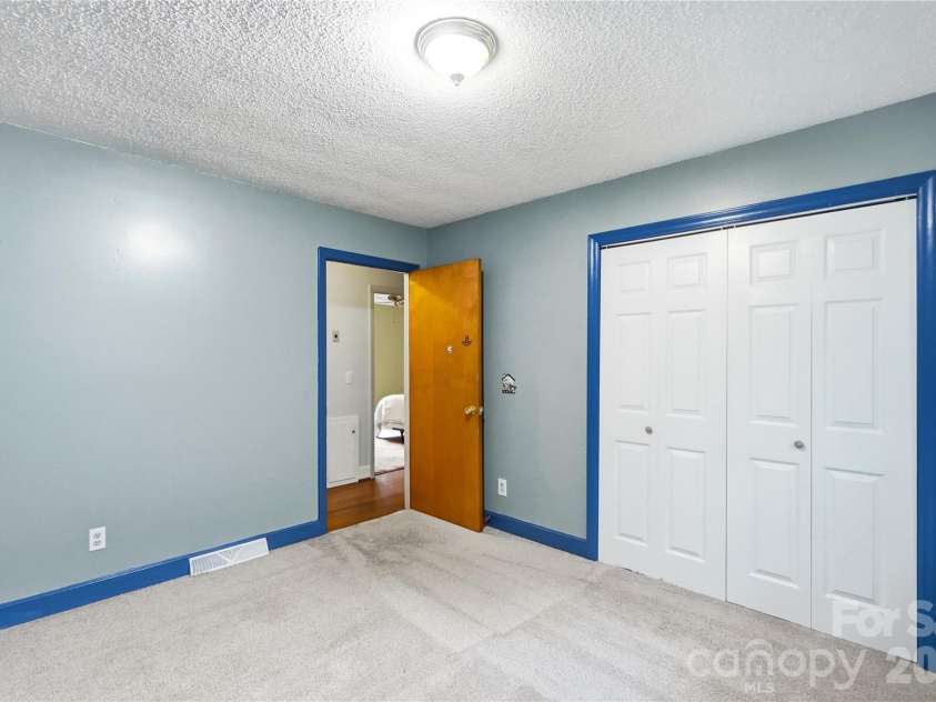 4819 Carousel Drive, Charlotte, NC 28212.  MLS# CAR4419426, YatesRealty ID 47628. 
