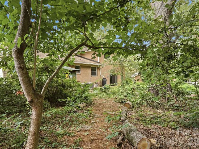4819 Carousel Drive, Charlotte, NC 28212.  MLS# CAR4419426, YatesRealty ID 47628. 