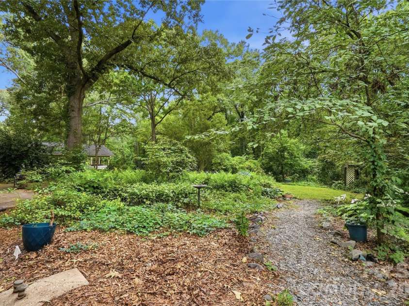 4819 Carousel Drive, Charlotte, NC 28212.  MLS# CAR4419426, YatesRealty ID 47628. 