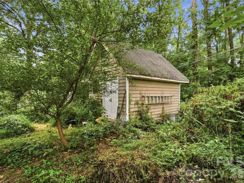 4819 Carousel Drive, Charlotte, NC 28212.  MLS# CAR4419426, YatesRealty ID 47628. 