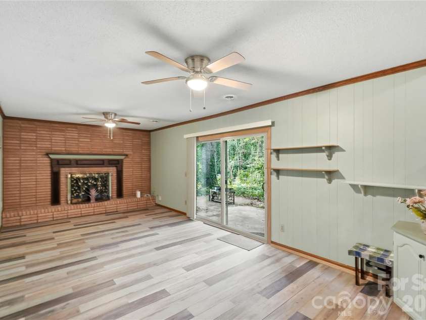 4819 Carousel Drive, Charlotte, NC 28212.  MLS# CAR4419426, YatesRealty ID 47628. Family Room