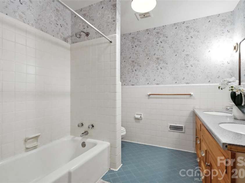 4819 Carousel Drive, Charlotte, NC 28212.  MLS# CAR4419426, YatesRealty ID 47628. Hall Bathroom