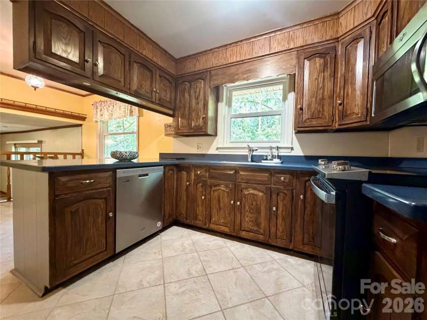 4819 Carousel Drive, Charlotte, NC 28212.  MLS# CAR4419426, YatesRealty ID 47628. Kitchen