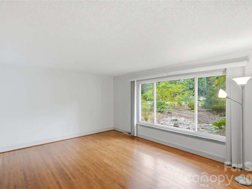 4819 Carousel Drive, Charlotte, NC 28212.  MLS# CAR4419426, YatesRealty ID 47628. Living Room