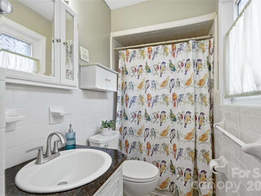 4819 Carousel Drive, Charlotte, NC 28212.  MLS# CAR4419426, YatesRealty ID 47628. Primary Bathroom