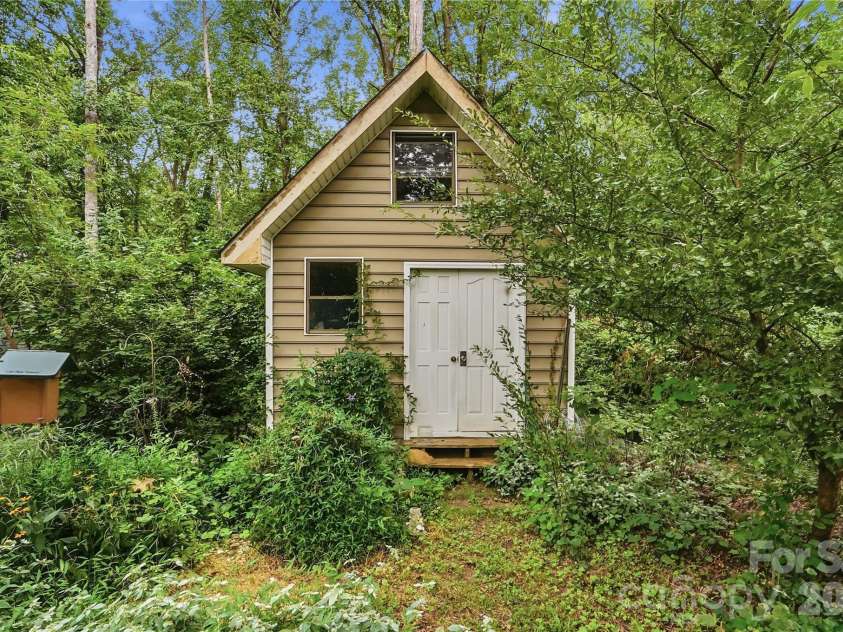 4819 Carousel Drive, Charlotte, NC 28212.  MLS# CAR4419426, YatesRealty ID 47628. Storage Shed