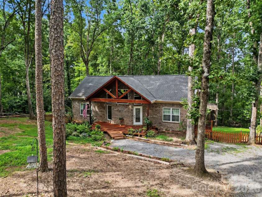 1042 Rosewood Drive, Dallas, NC 28034.  MLS# CAR4417787, YatesRealty ID 47629. 