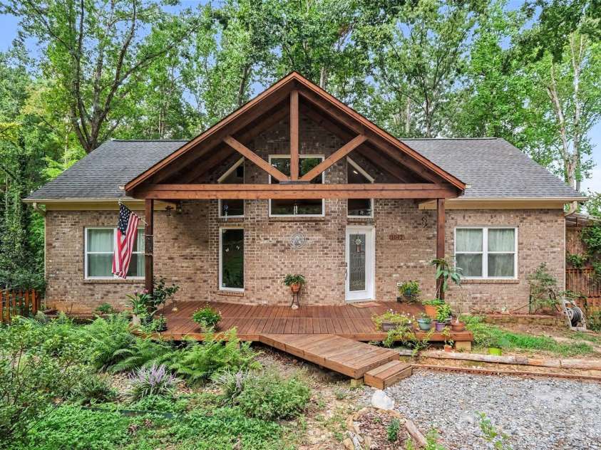 1042 Rosewood Drive, Dallas, NC 28034.  MLS# CAR4417787, YatesRealty ID 47629. 