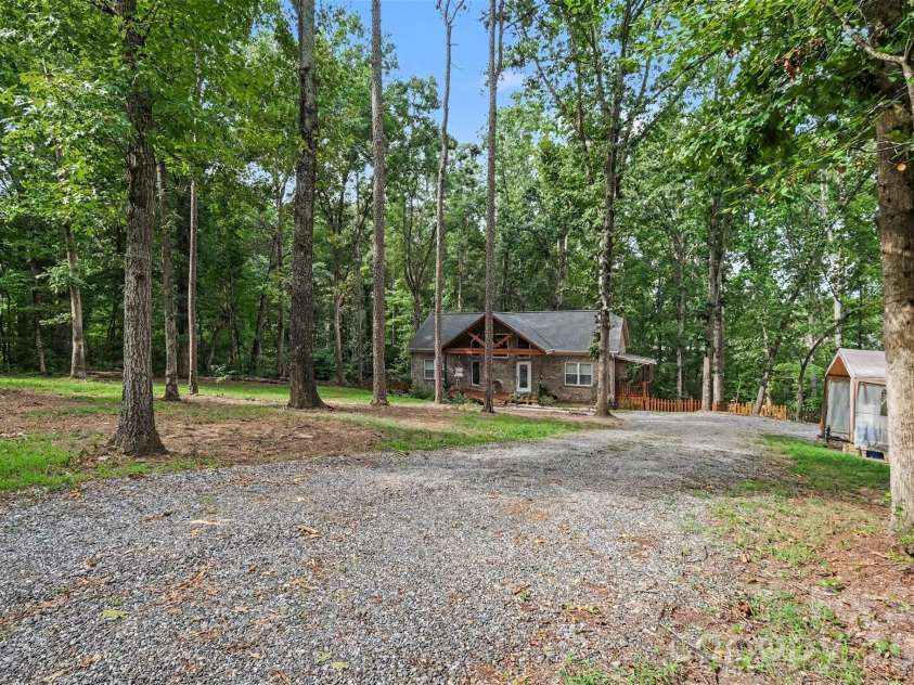 1042 Rosewood Drive, Dallas, NC 28034.  MLS# CAR4417787, YatesRealty ID 47629. 