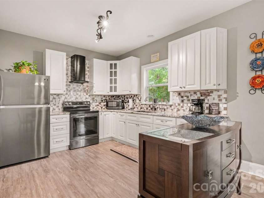1042 Rosewood Drive, Dallas, NC 28034.  MLS# CAR4417787, YatesRealty ID 47629. 