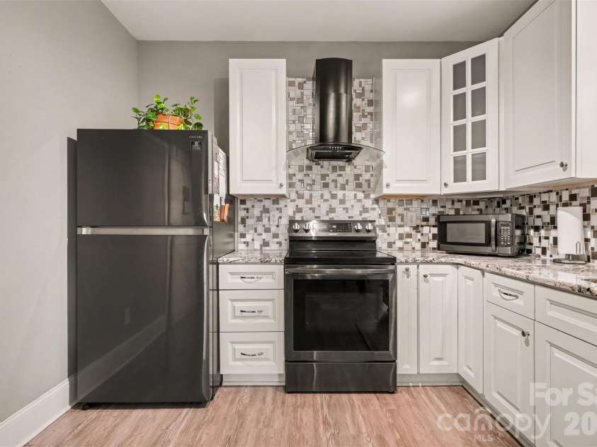1042 Rosewood Drive, Dallas, NC 28034.  MLS# CAR4417787, YatesRealty ID 47629. 