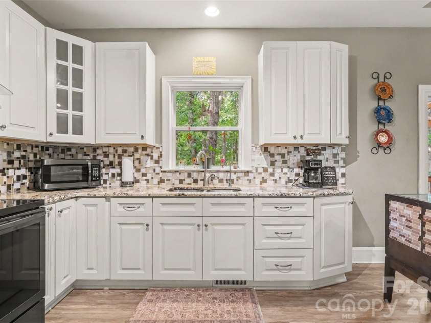 1042 Rosewood Drive, Dallas, NC 28034.  MLS# CAR4417787, YatesRealty ID 47629. 