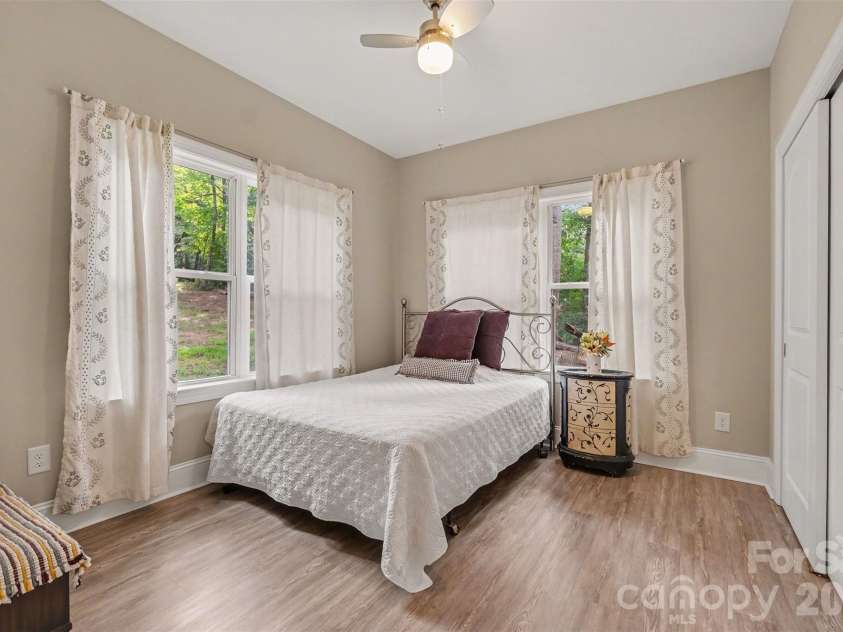 1042 Rosewood Drive, Dallas, NC 28034.  MLS# CAR4417787, YatesRealty ID 47629. 