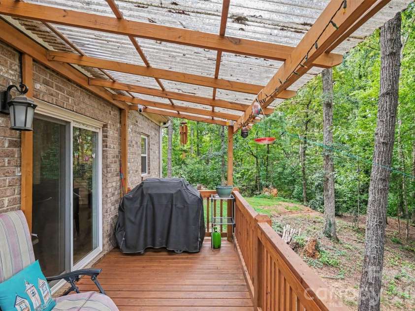 1042 Rosewood Drive, Dallas, NC 28034.  MLS# CAR4417787, YatesRealty ID 47629. 