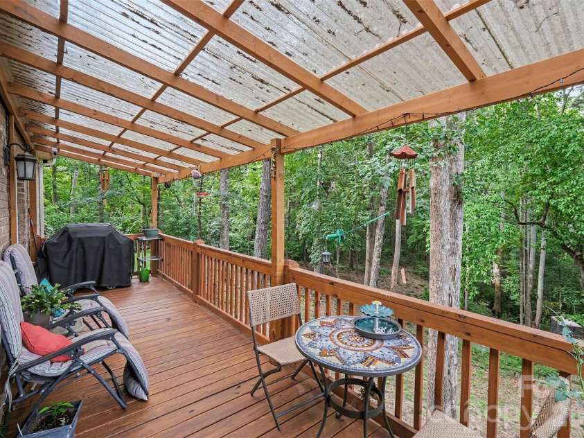 1042 Rosewood Drive, Dallas, NC 28034.  MLS# CAR4417787, YatesRealty ID 47629. 