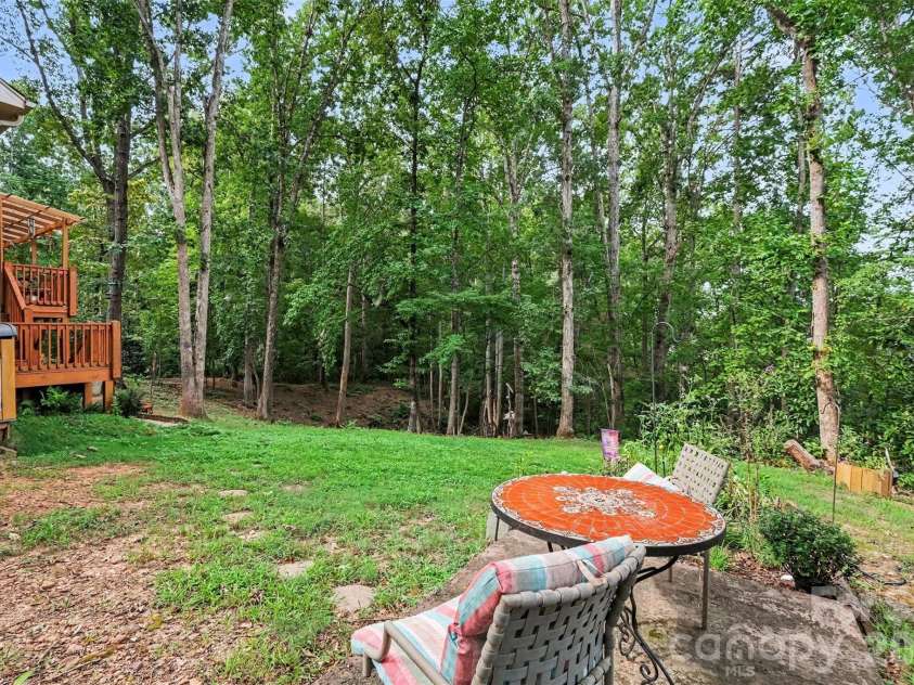 1042 Rosewood Drive, Dallas, NC 28034.  MLS# CAR4417787, YatesRealty ID 47629. 
