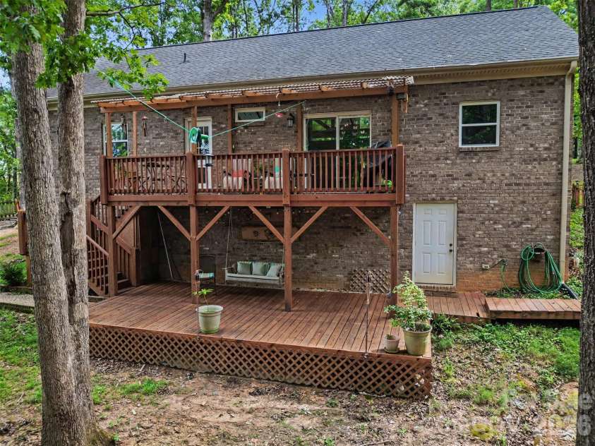 1042 Rosewood Drive, Dallas, NC 28034.  MLS# CAR4417787, YatesRealty ID 47629. 