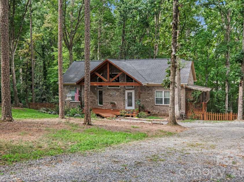 1042 Rosewood Drive, Dallas, NC 28034.  MLS# CAR4417787, YatesRealty ID 47629. 