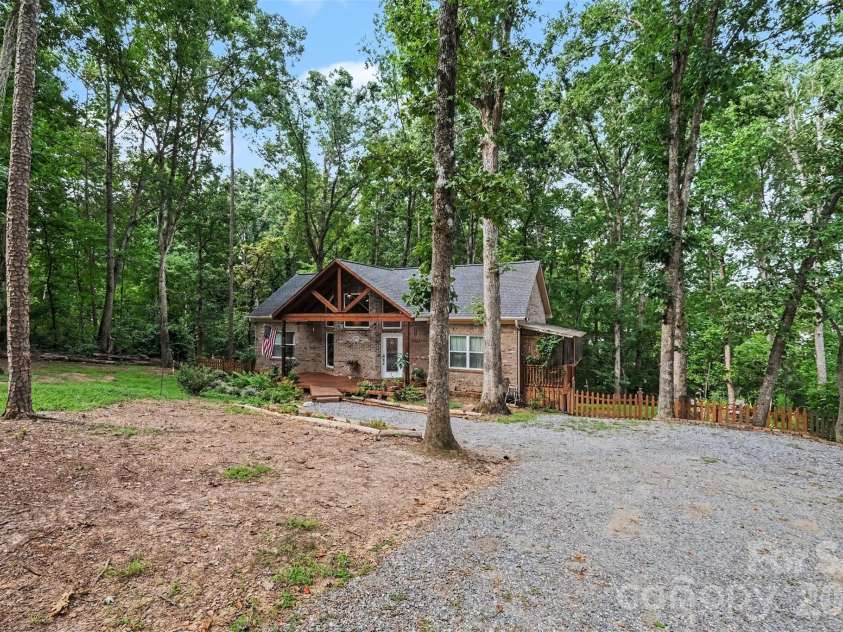 1042 Rosewood Drive, Dallas, NC 28034.  MLS# CAR4417787, YatesRealty ID 47629. 
