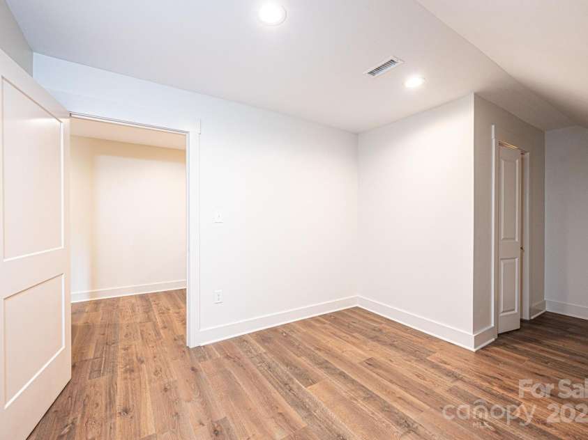 2109 6th Street, Hickory, NC 28601.  MLS# CAR4223210, YatesRealty ID 4763. 