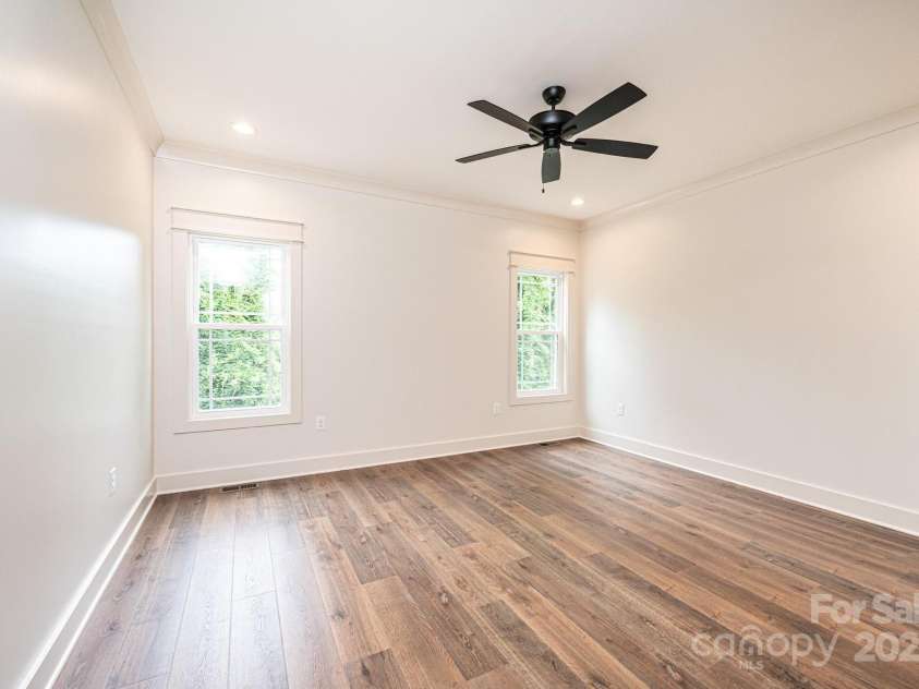 2109 6th Street, Hickory, NC 28601.  MLS# CAR4223210, YatesRealty ID 4763. 