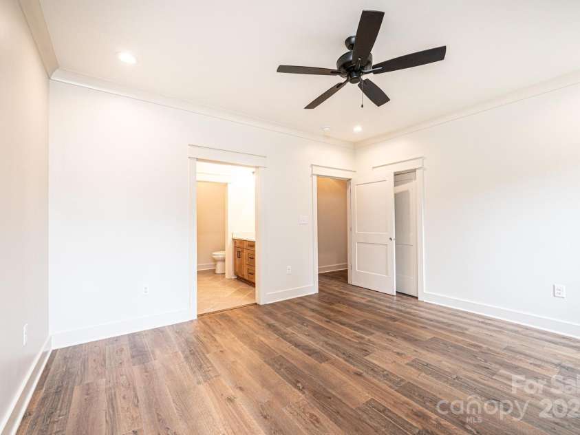 2109 6th Street, Hickory, NC 28601.  MLS# CAR4223210, YatesRealty ID 4763. 