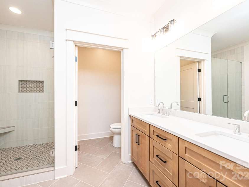 2109 6th Street, Hickory, NC 28601.  MLS# CAR4223210, YatesRealty ID 4763. 