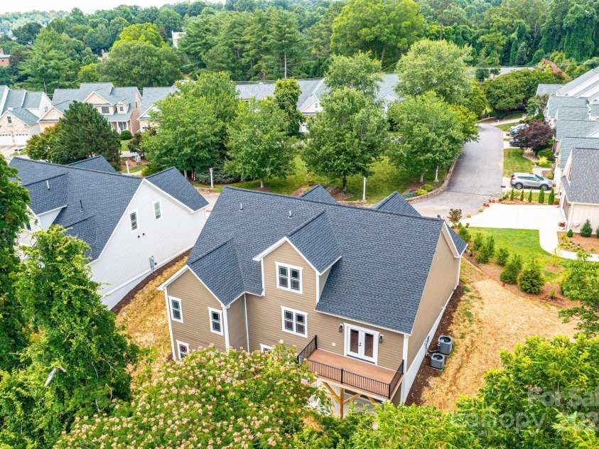 2109 6th Street, Hickory, NC 28601.  MLS# CAR4223210, YatesRealty ID 4763. 