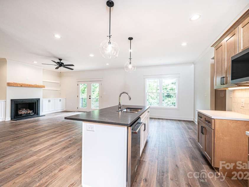 2109 6th Street, Hickory, NC 28601.  MLS# CAR4223210, YatesRealty ID 4763. 