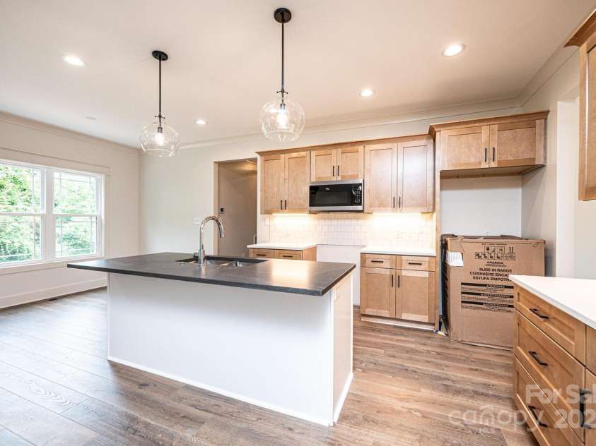 2109 6th Street, Hickory, NC 28601.  MLS# CAR4223210, YatesRealty ID 4763. 