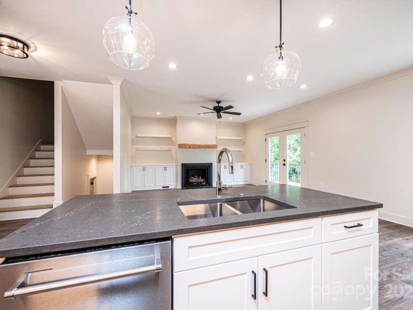 2109 6th Street, Hickory, NC 28601.  MLS# CAR4223210, YatesRealty ID 4763. 